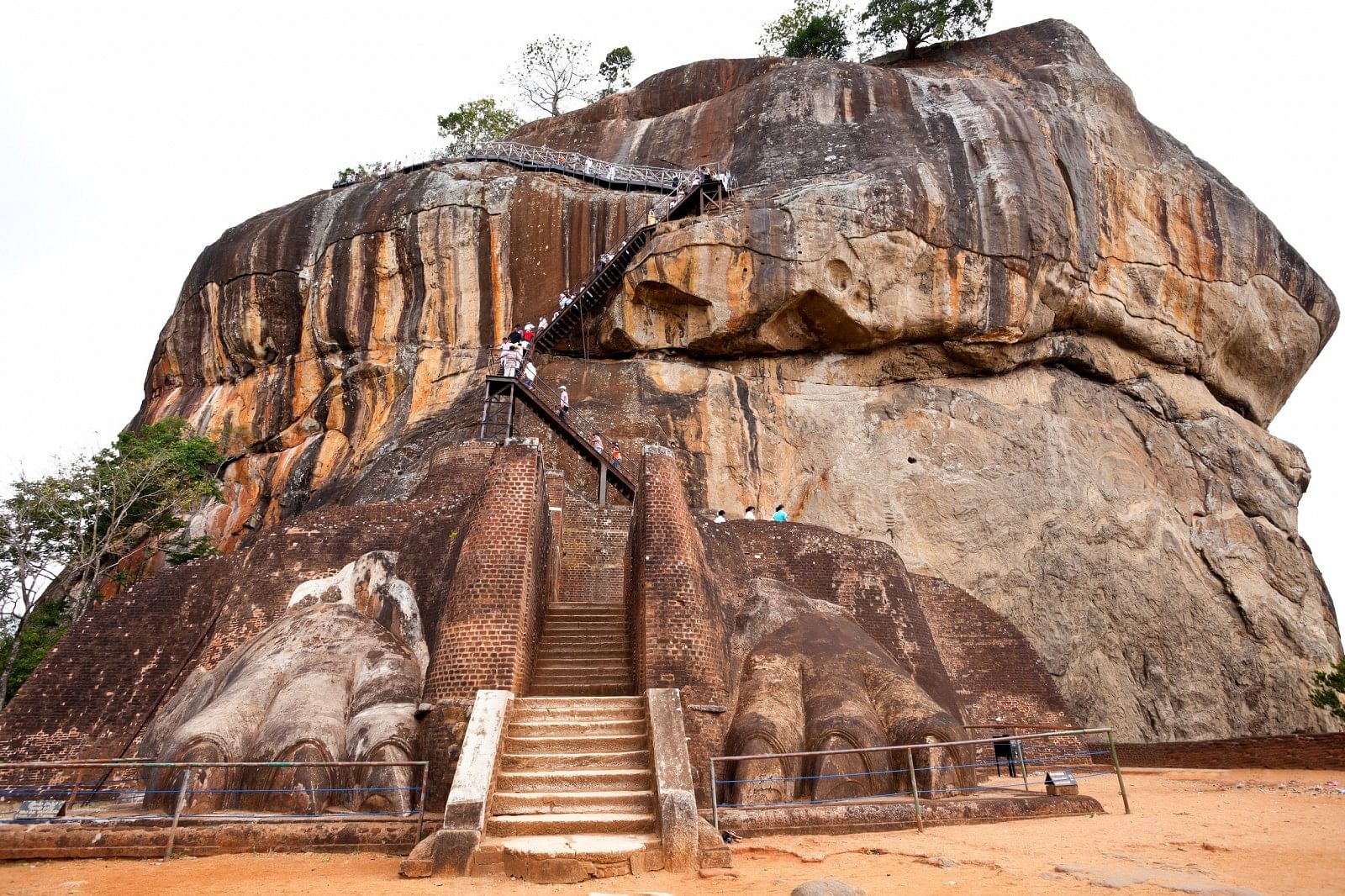 Sigiriya-Ruins-of-the-Lion-Mouth-entrance