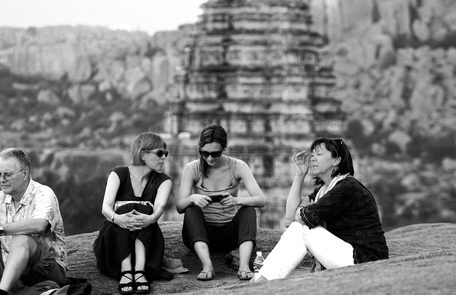 3867-tourists-hampi