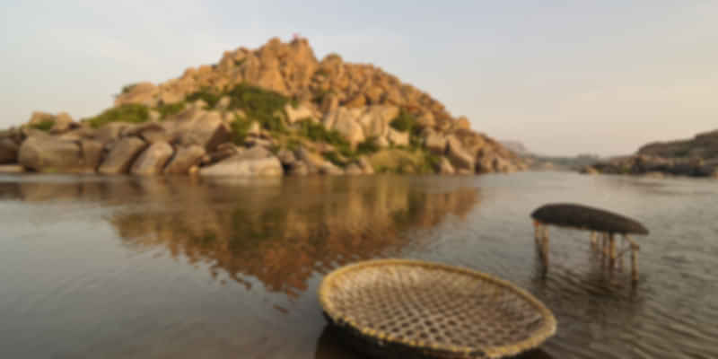 two_coracles_and_tungabhadra_river
