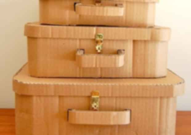 Which types of boxes are easy to carry while traveling?