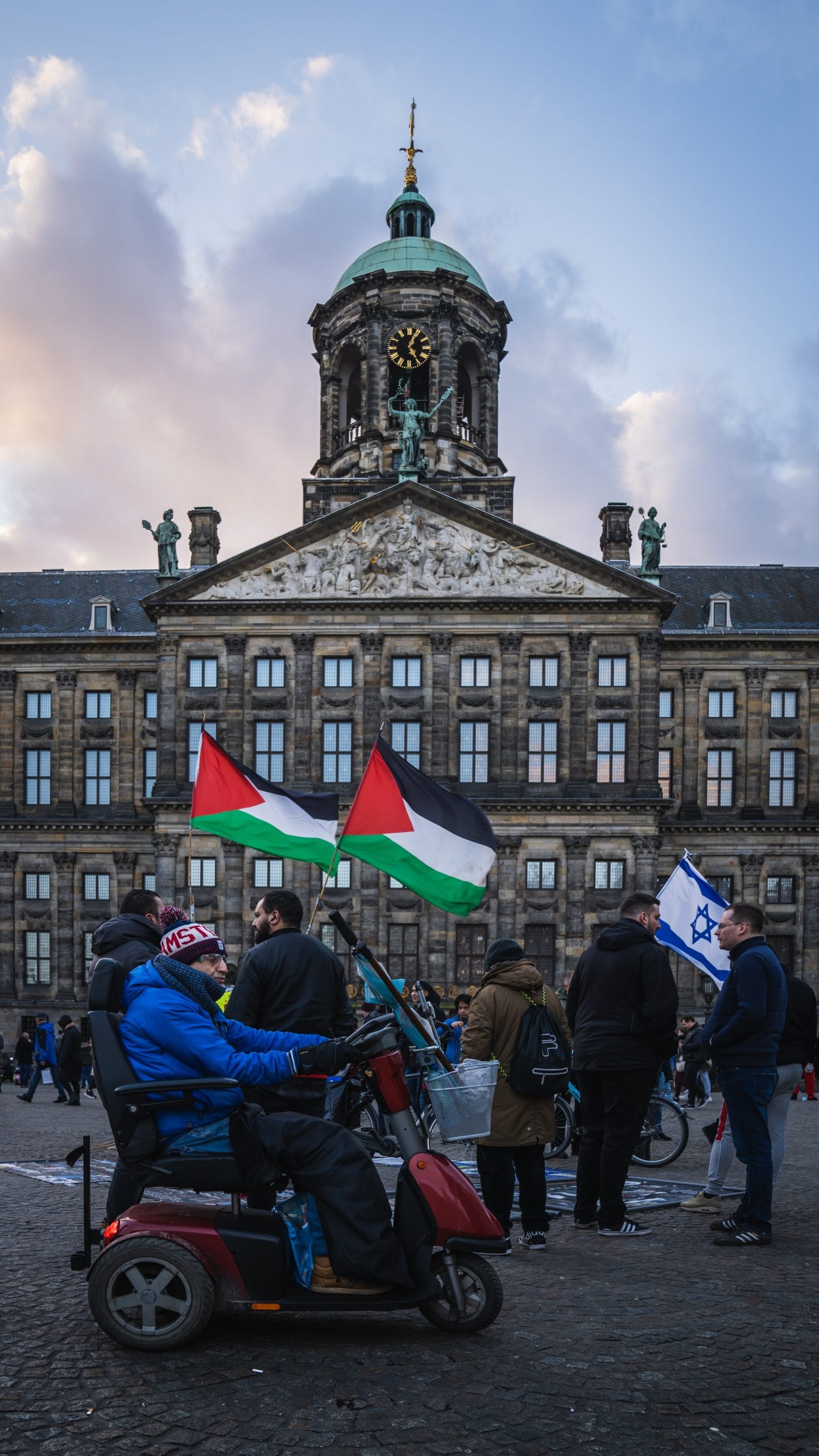 Best Things to Do in Dam Square, Amsterdam (Travel Guide)