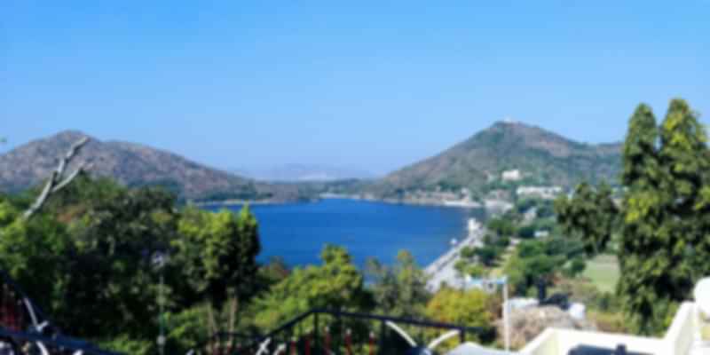 The spectacular view of the Fatehsagar Pal