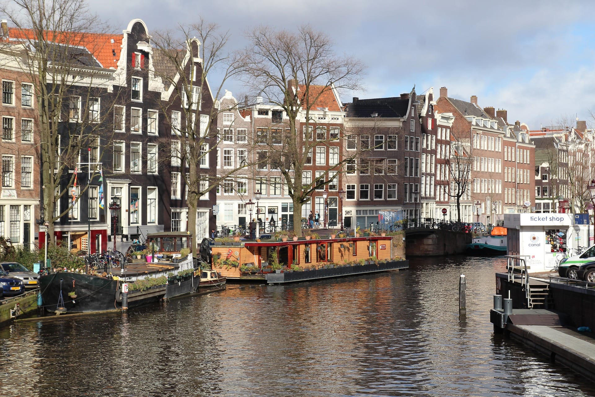 Holland vs Netherlands: What’s The Difference