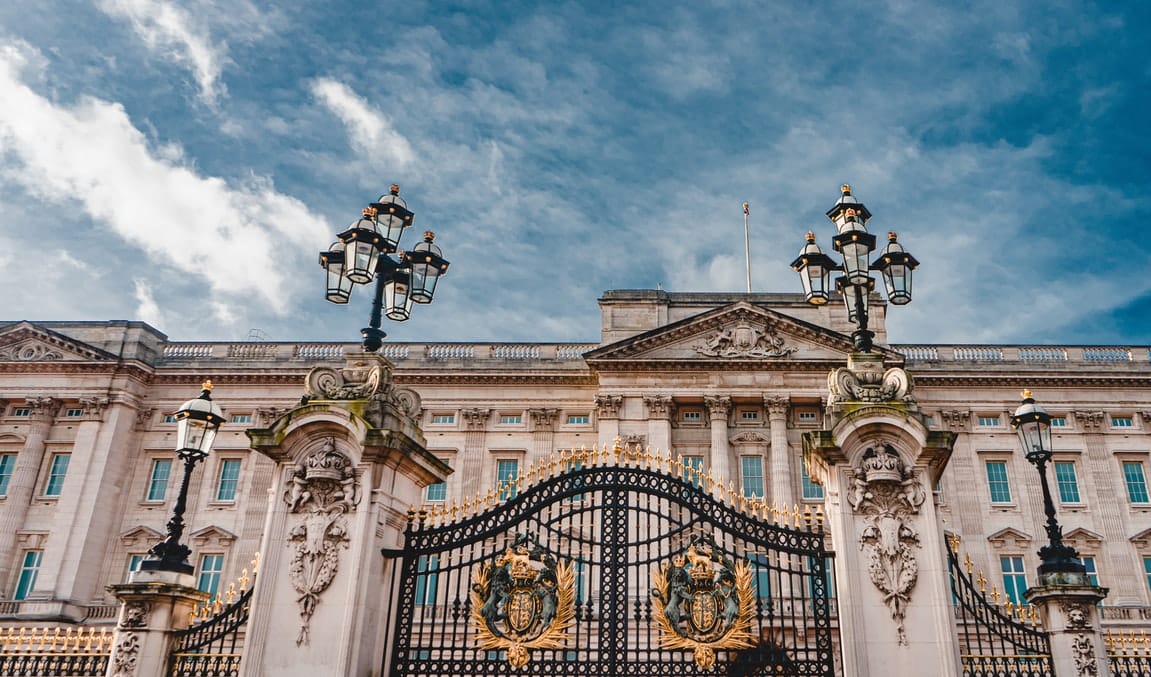 Everything You Need to Know About Buckingham Palace: Timings, Prices & Tips