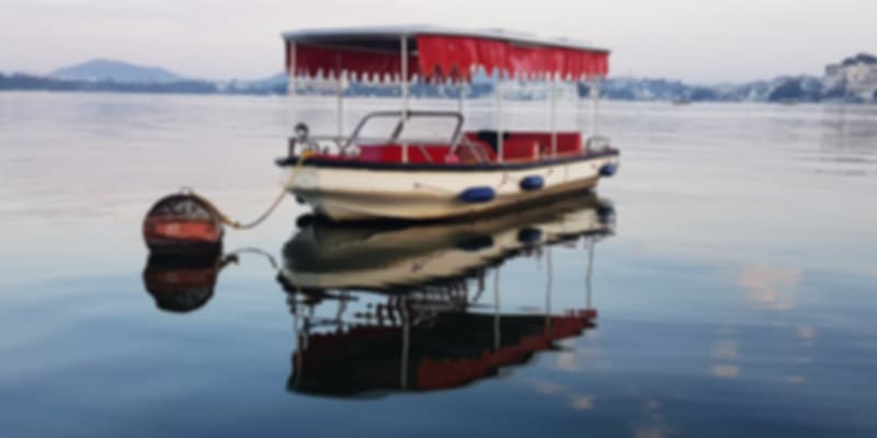 The beautiful view of the Udaipur Lake.