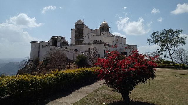 Sajjangarh Monsoon Palace – A must-visit palace in Udaipur!