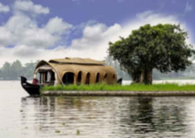Luxury Houseboats in Kumarakom: A Kerala Backwaters Escape