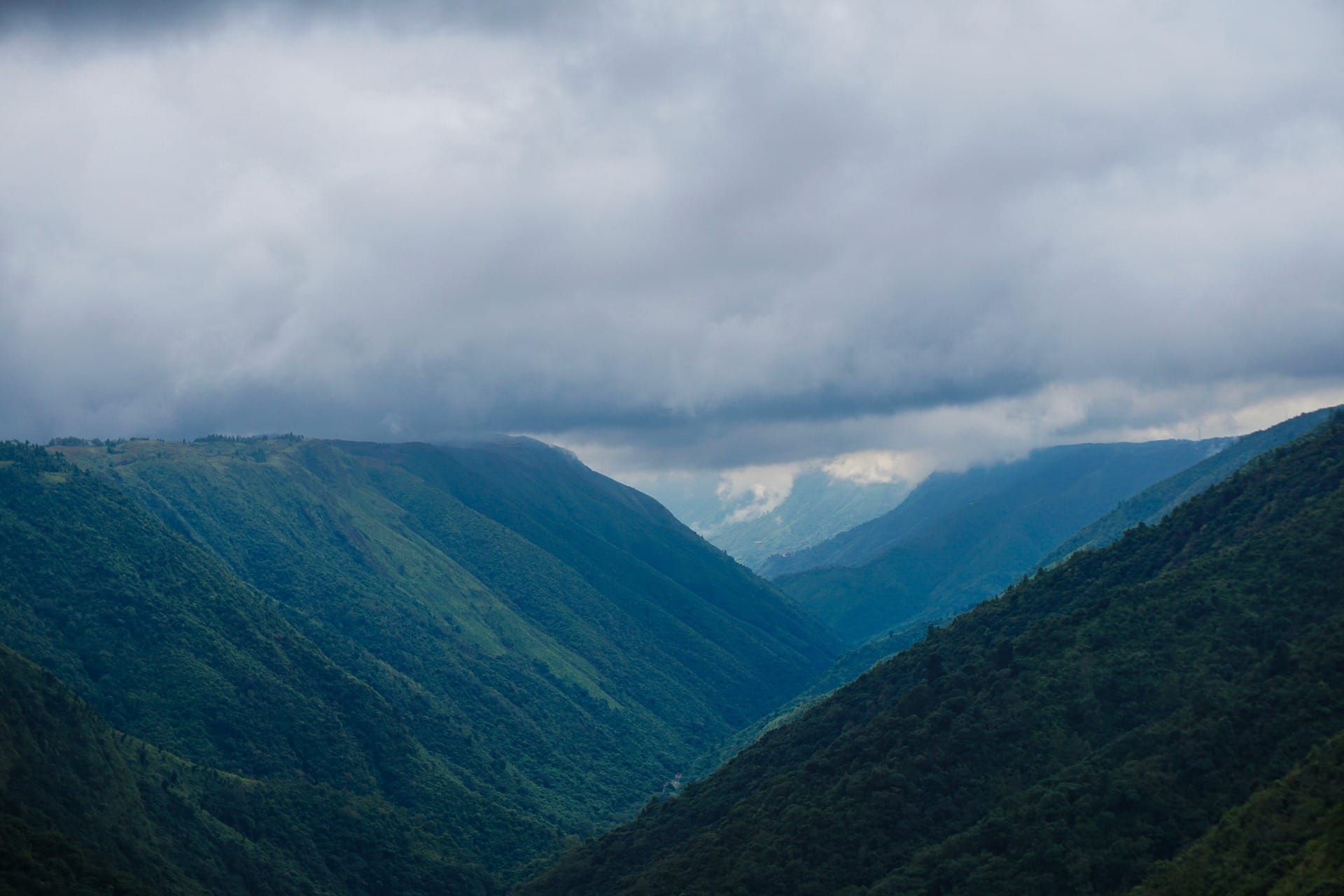 Laitlum Canyon – A Unique Glimpse of the beauty of Shillong