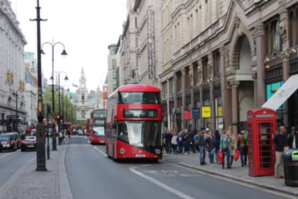 10 Best Souvenirs to buy from London in your next vacation!!