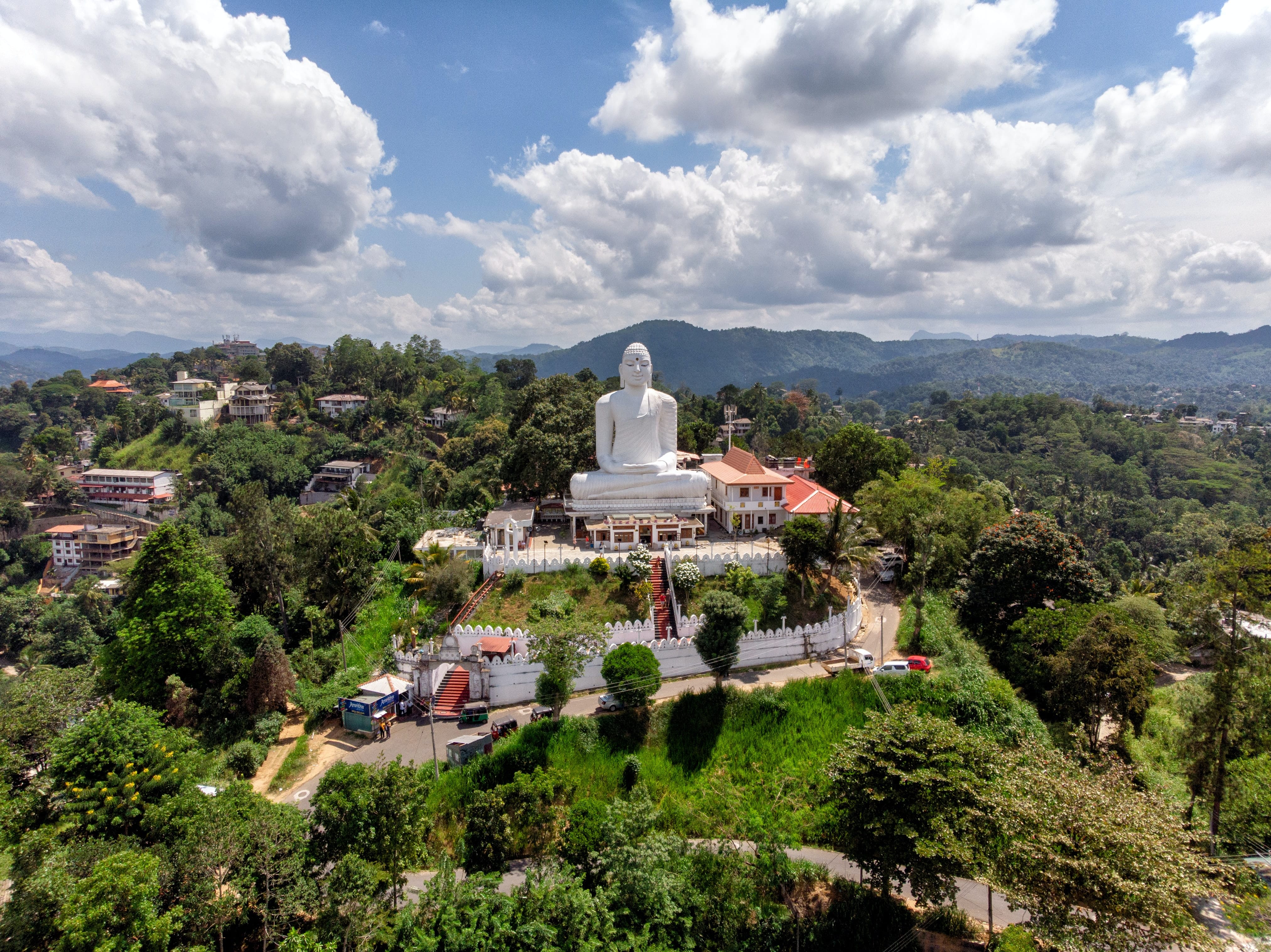 Bahiravokanda Vihara: Some Divinity for your soul!