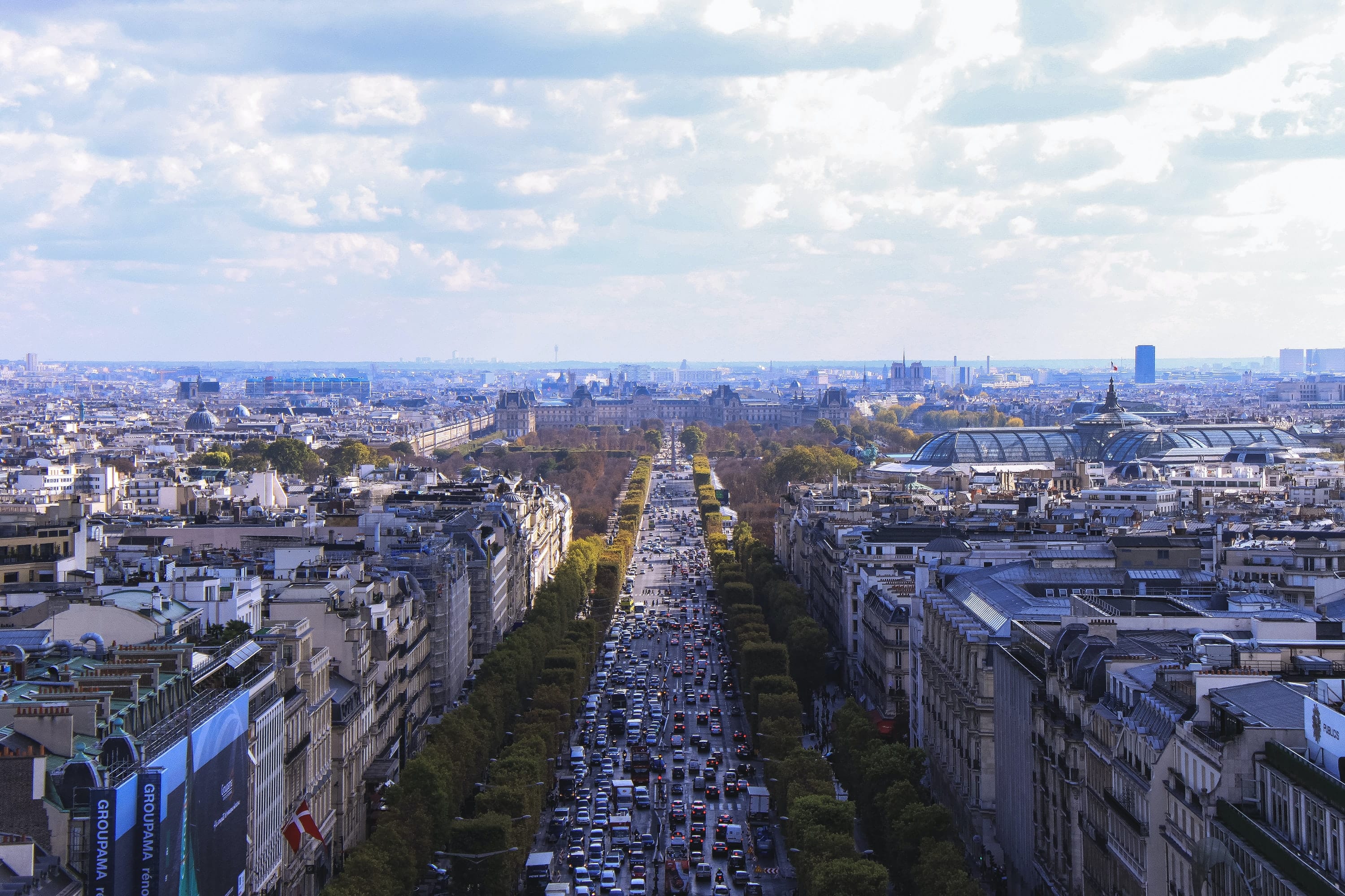 Champs Elysees in Paris: A Guide to the Must-See Avenue!