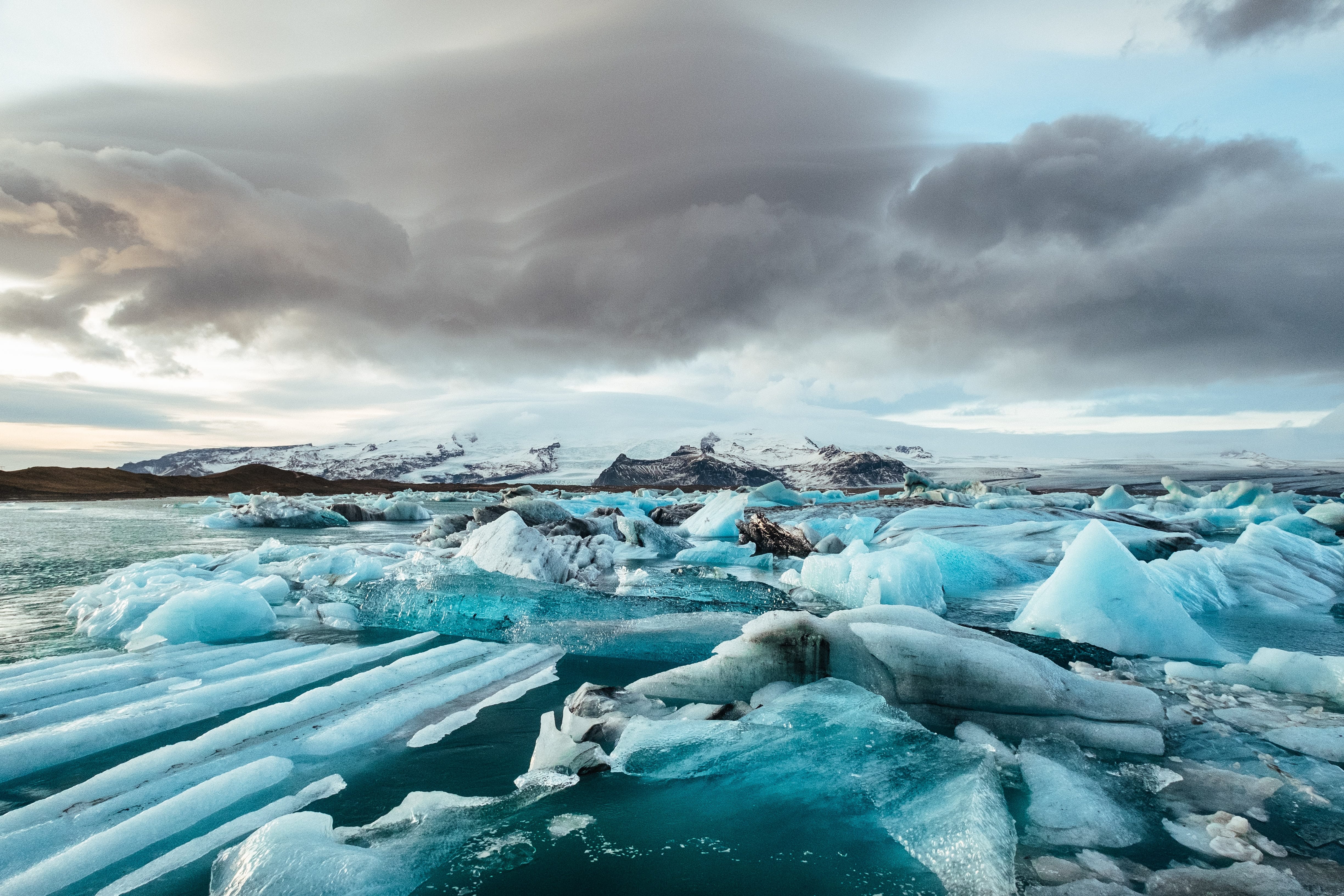 7 Best Lakes in Iceland: A Guide to Glacier Lagoons and Volcanic Wonders