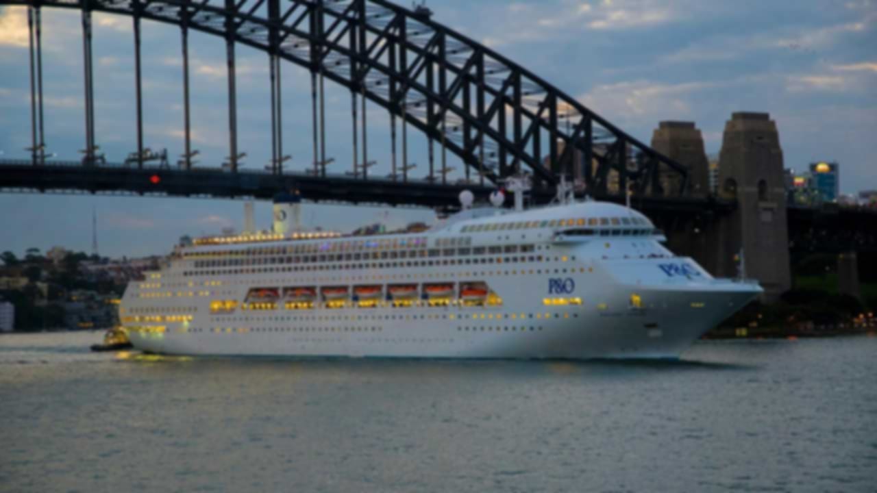 Budget vs Luxury Sydney Harbour Cruises: Which One to Choose?