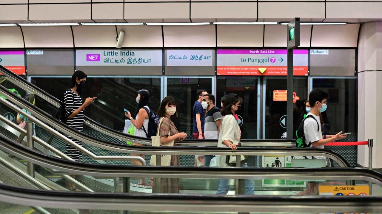 Singapore MRT : Routes, Fares, EZ-Link Cards, Tourist Passes & Travel Tips
