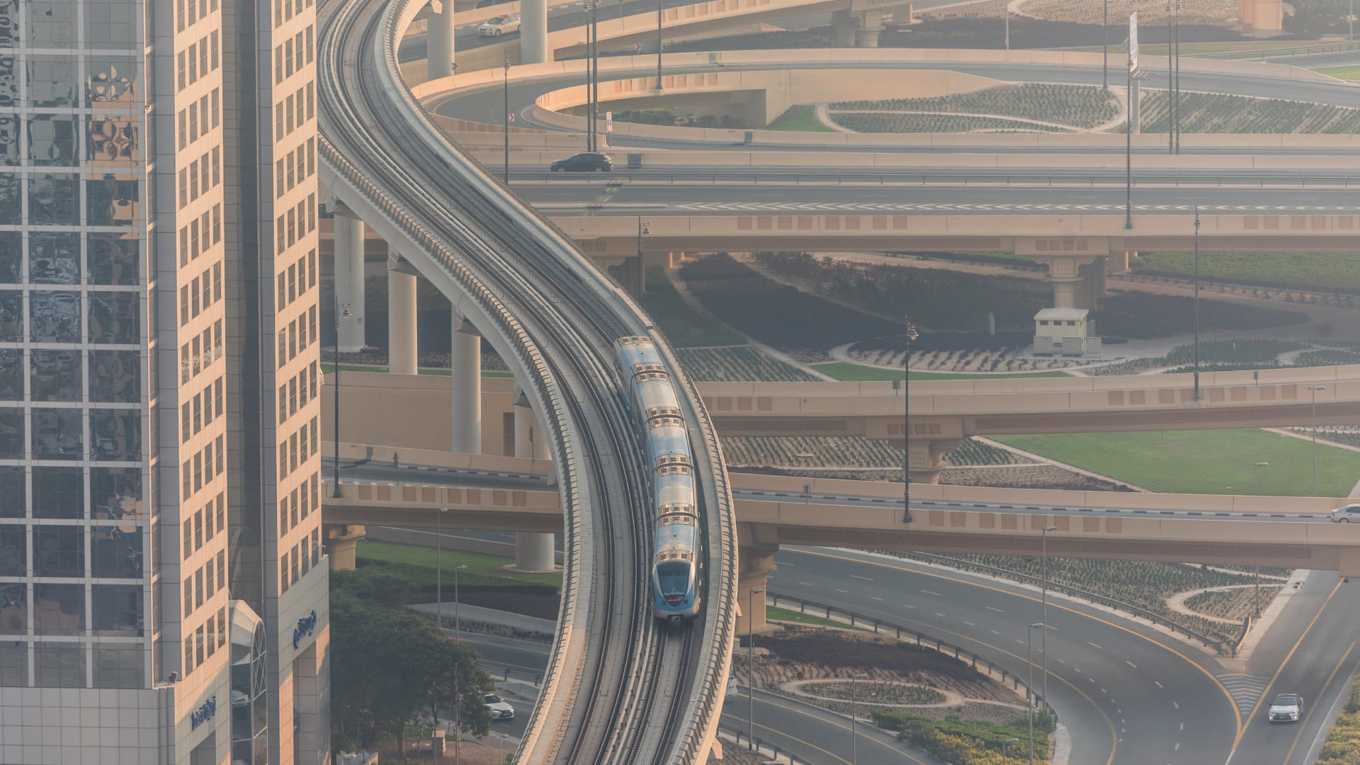 Dubai Transportation Guide: Safe, Smart & Affordable Ways to Get Around the City