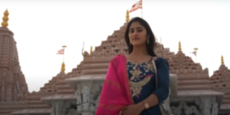 woman dressed in traditional dress in dubai mandir
