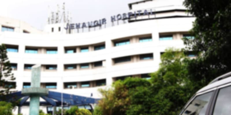 Front view of Jehangir Hospital in Pune, a leading institution known for its specialized treatments and modern infrastructure.
