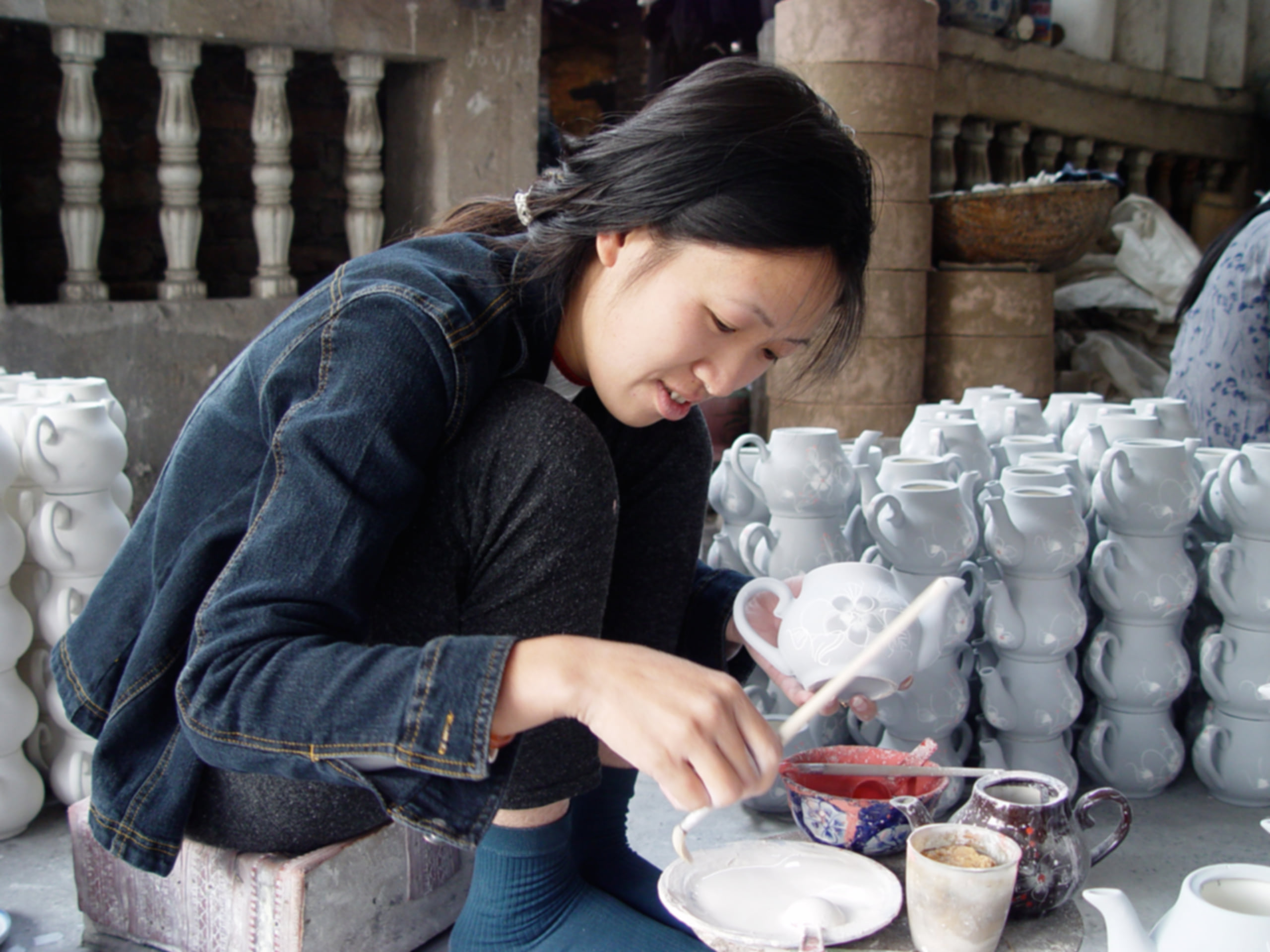 Learning Vietnamese Handicrafts in Hoi An, Hanoi & Bat Trang: Tailoring, Lanterns, and Pottery -A Direct Guide for Beginners