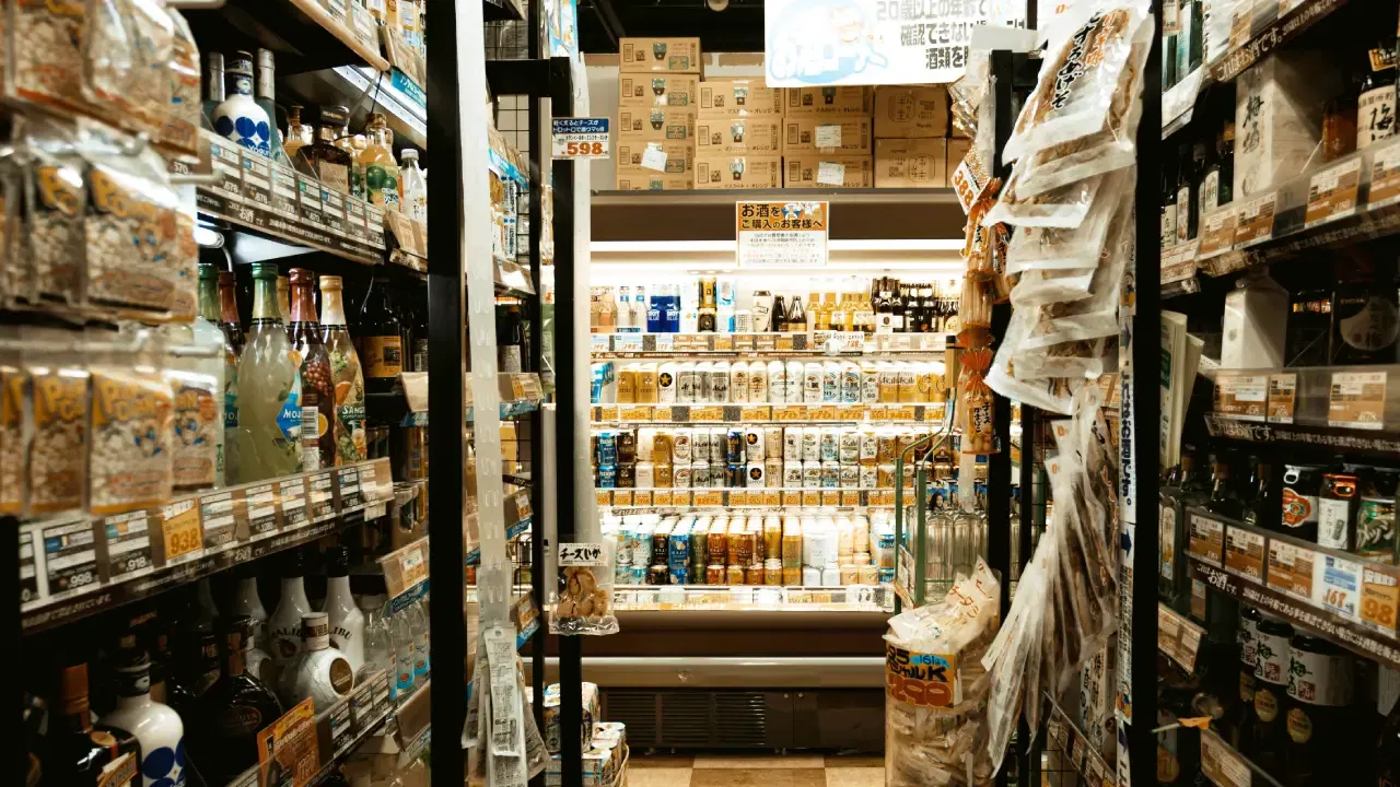 Grocery stores and local supermarkets in Japan