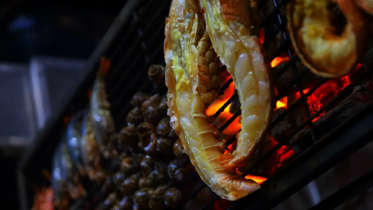 Taste the Vietnam seafood grills