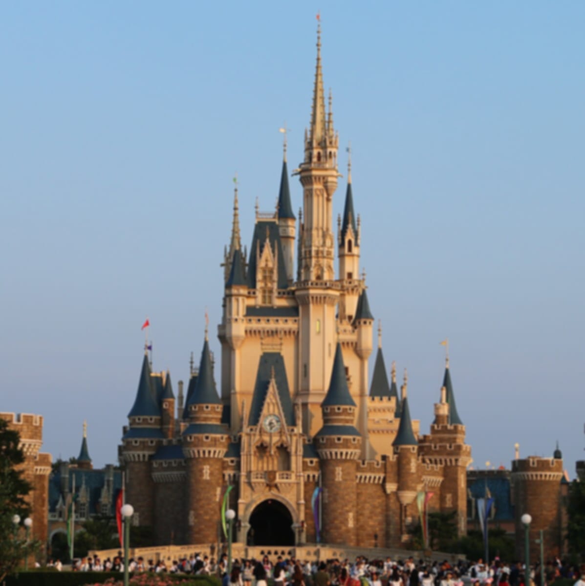 Tokyo Disneyland vs DisneySea: Complete Disney Parks Comparison Guide