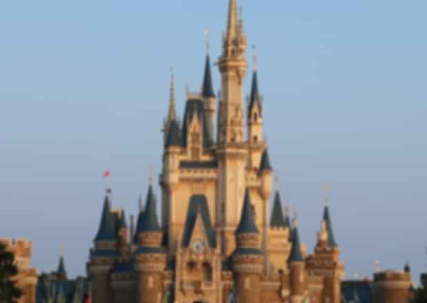 Tokyo Disneyland vs DisneySea: Complete Disney Parks Guide for Families, Couples & Thrill-Seekers