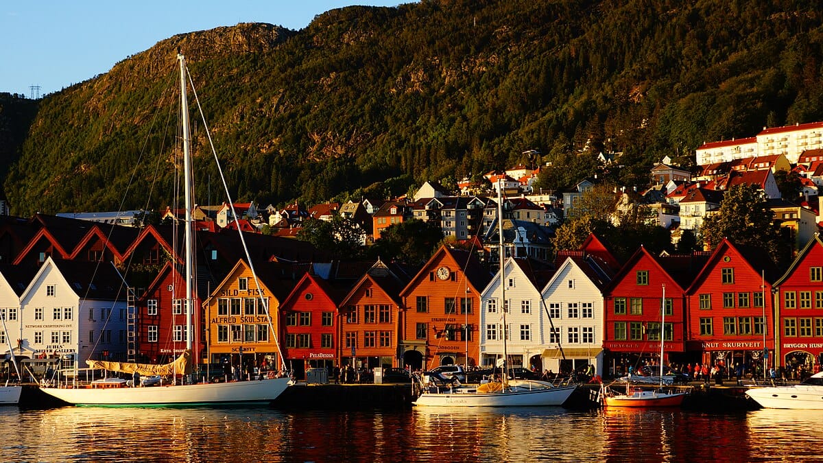Bryggen Wharf Bergen Guide : History, Top Things to Do & Best Photo Spots