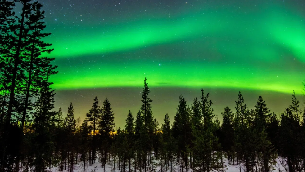Lapland vs Rovaniemi Guide: Best Place to Stay for Northern Lights in Finland
