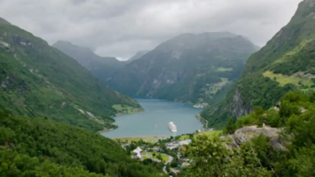 Geirangerfjord Travel Guide: How to Visit, Best Cruises,Costs & Best Time