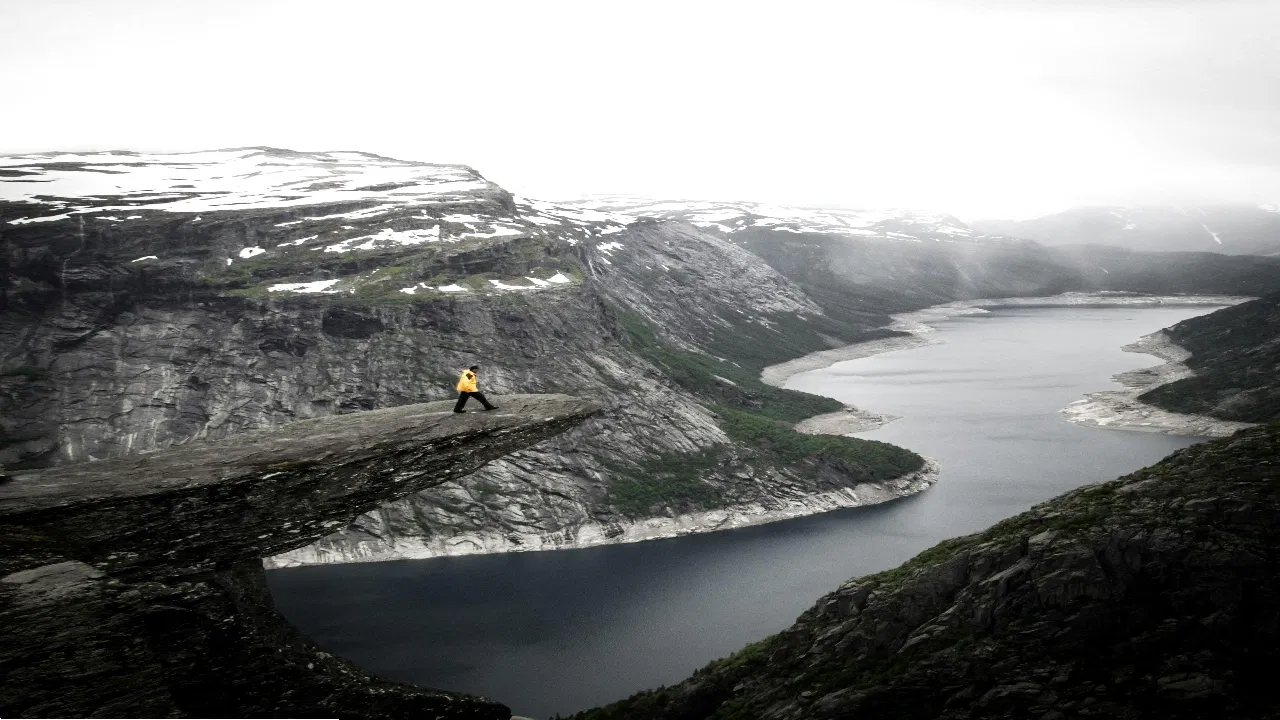 Trolltunga Hiking Guide: Route, Weather, Safety & Gear Checklist
