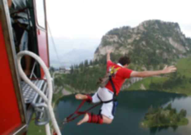 Bungee Jumping in Switzerland : Ultimate Guide to Adrenaline, Alpine Views & Adventure Tourism