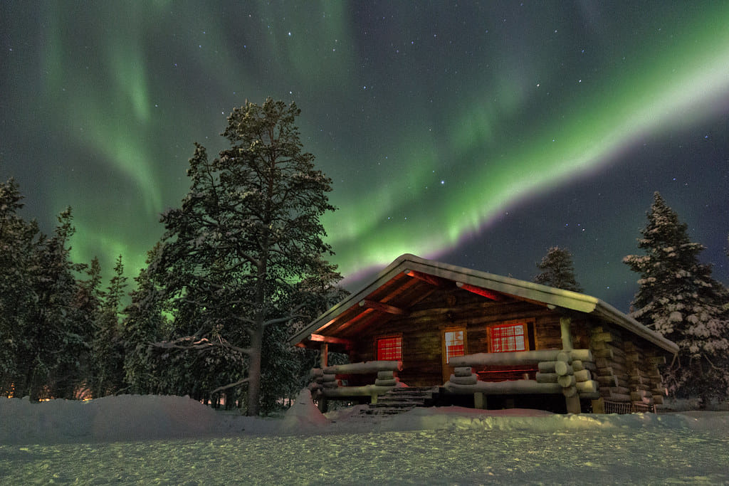 Finland Overwater Cabins & Lakeside Retreats : Aurora Escapes & Lakefront Magic