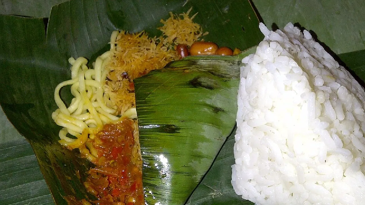Best Street Food in Bali: A Complete Guide to Must-Try Dishes & Local Markets