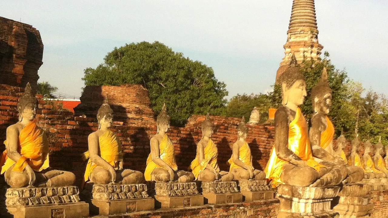 Ayutthaya: views of statues reflecting Buddhism 
