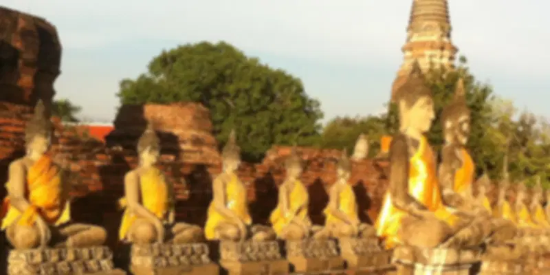 Ayutthaya: views of statues reflecting Buddhism