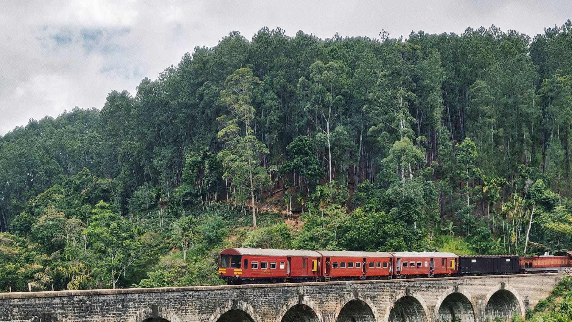 Kandy to Ella Train Journey(2026): Tickets, Route, Tips &amp; Everything You Need to Know