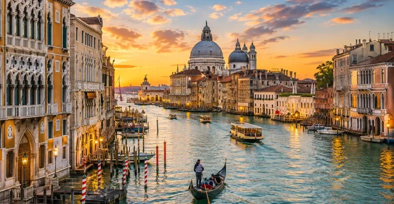 Glide through the canals of Venice; One of the most beautiful cities in Eriupe